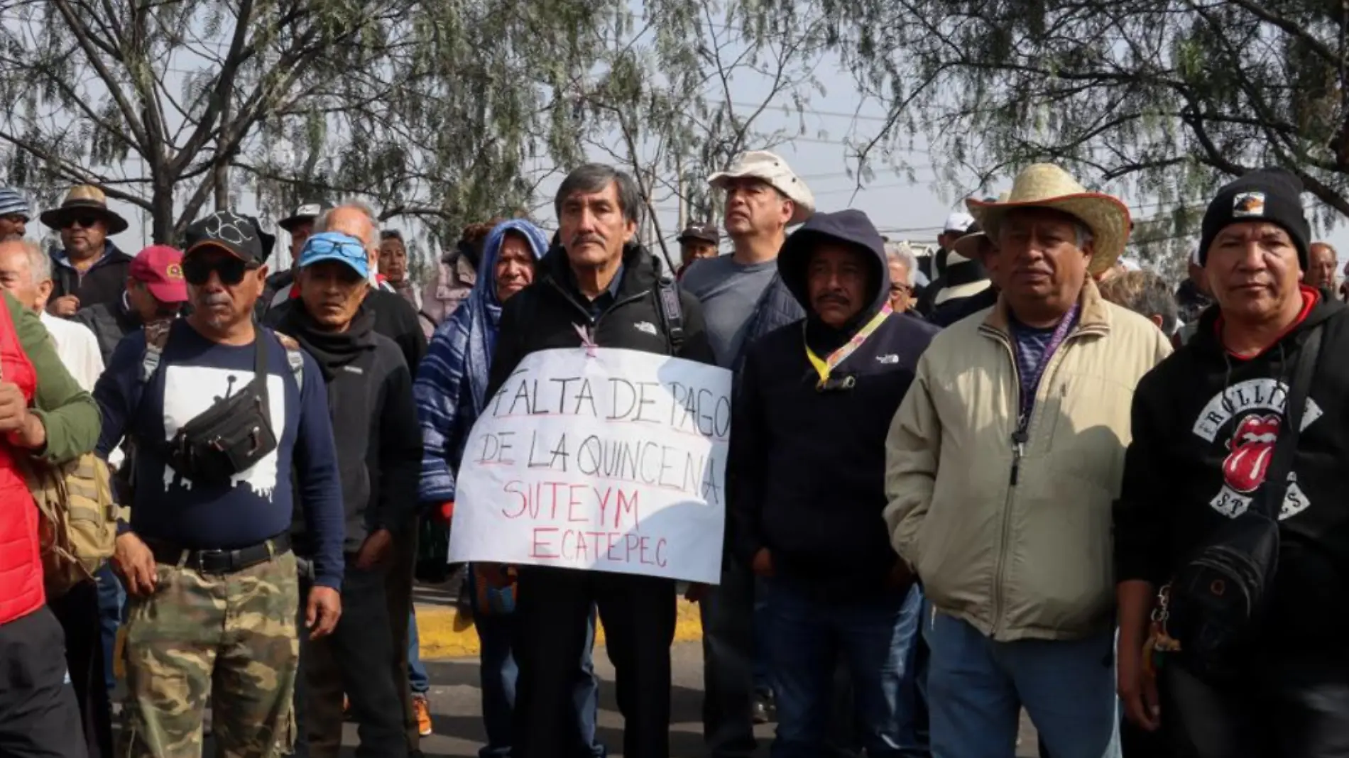 Trabajadores de Ecatepec exigen pagos